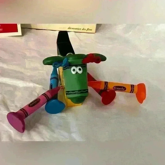 Hallmark Keepsake Christmas 2005 HAPPY HUES Crayola Crayon Reindeer Ornament NEW - Picture 3 of 6